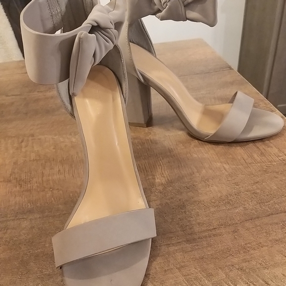 Heels - Picture 5 of 5